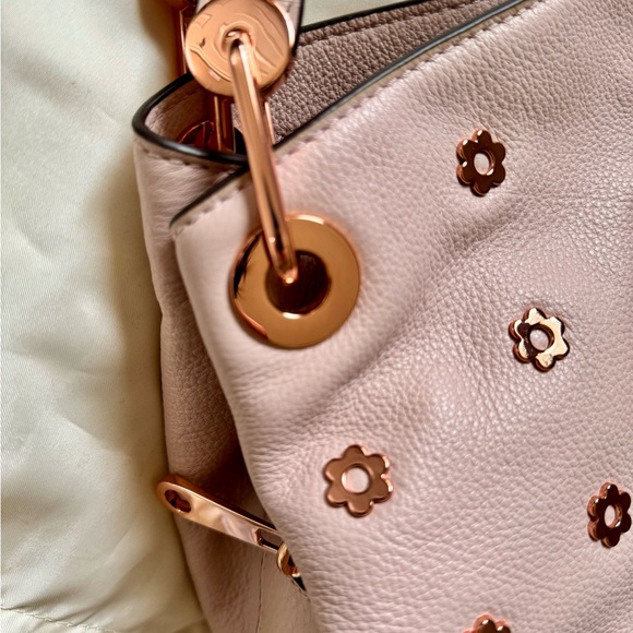 MICHAEL KORS Light Pink Leather Studded Bedford
Satchel - Picture 10 of 12